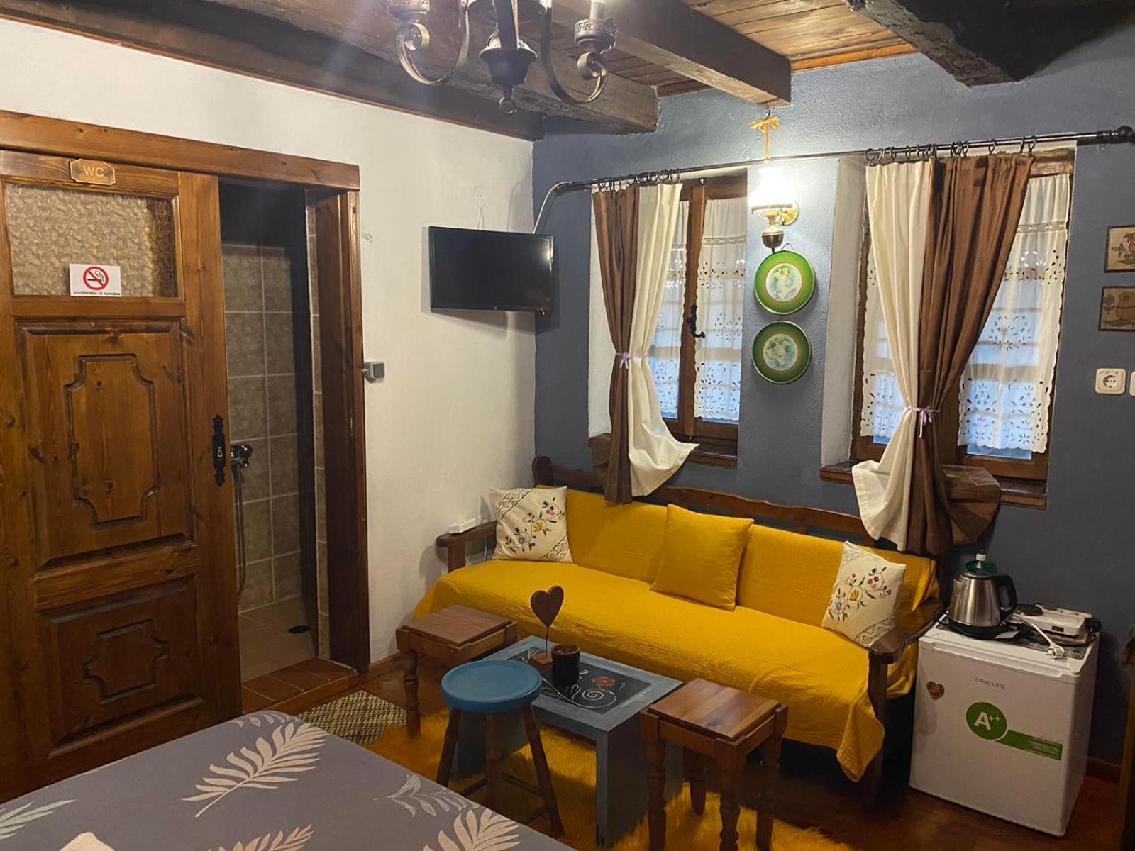 Traditional Guesthouse Erato 帕莱斯潘蒂雷蒙 外观 照片