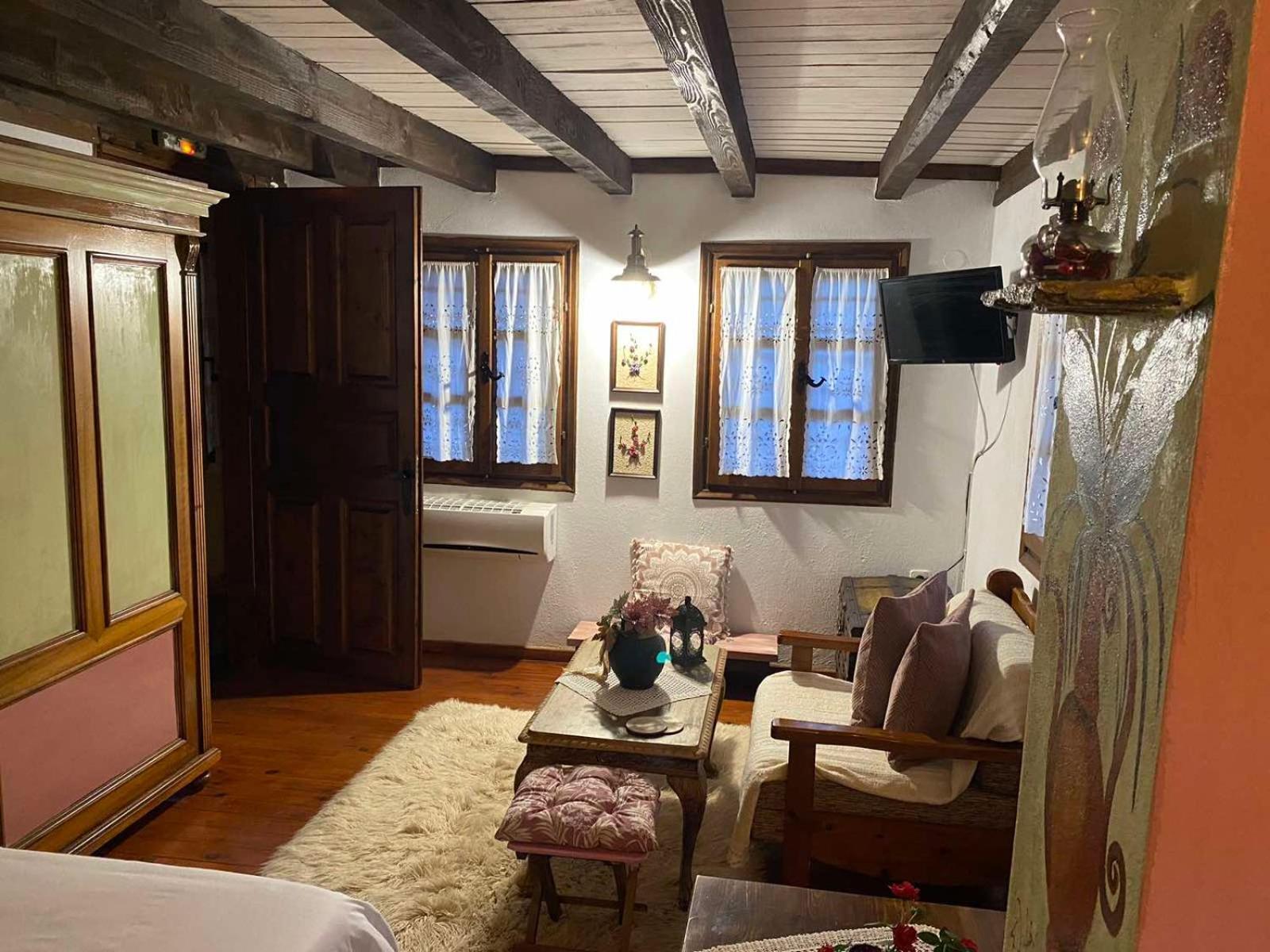 Traditional Guesthouse Erato 帕莱斯潘蒂雷蒙 外观 照片