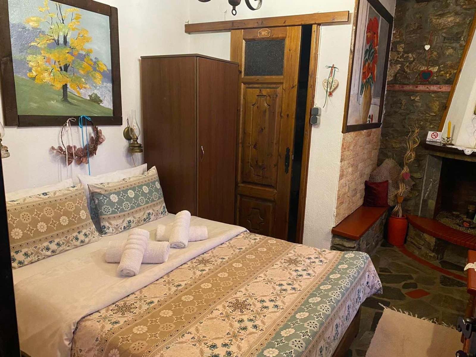 Traditional Guesthouse Erato 帕莱斯潘蒂雷蒙 外观 照片