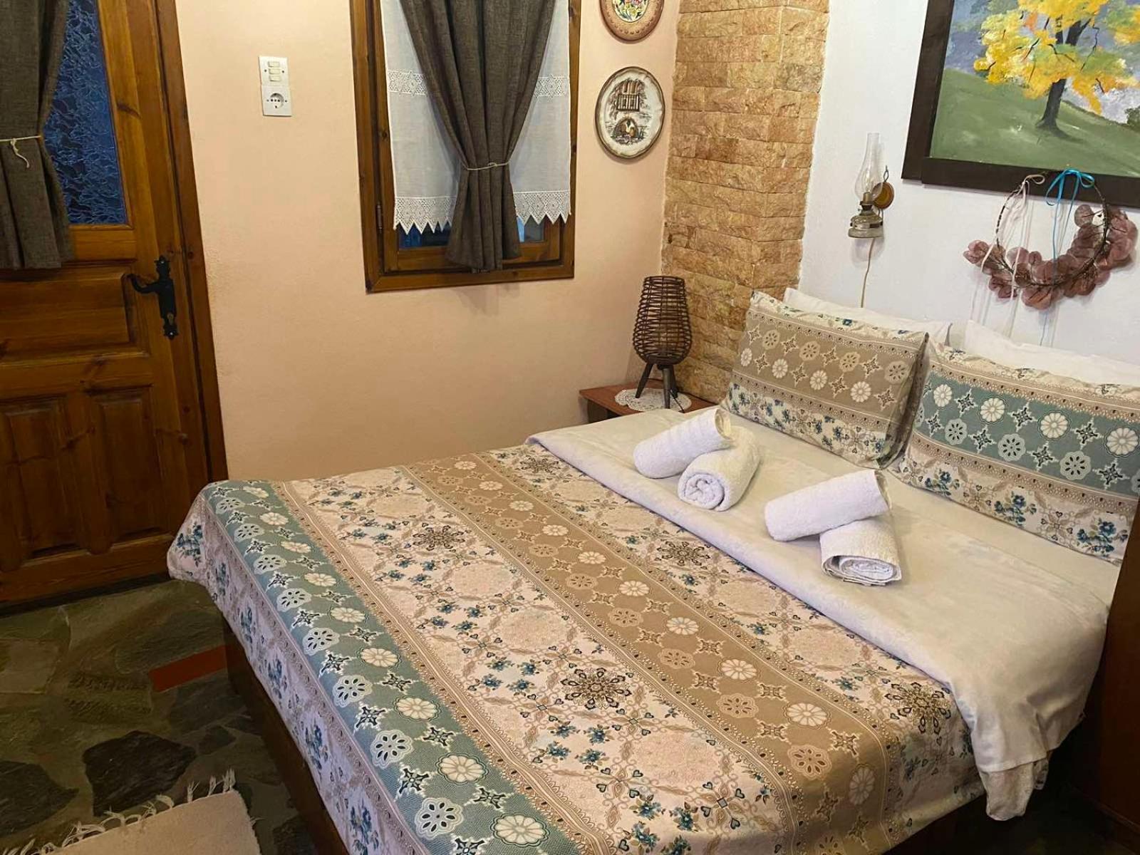 Traditional Guesthouse Erato 帕莱斯潘蒂雷蒙 外观 照片