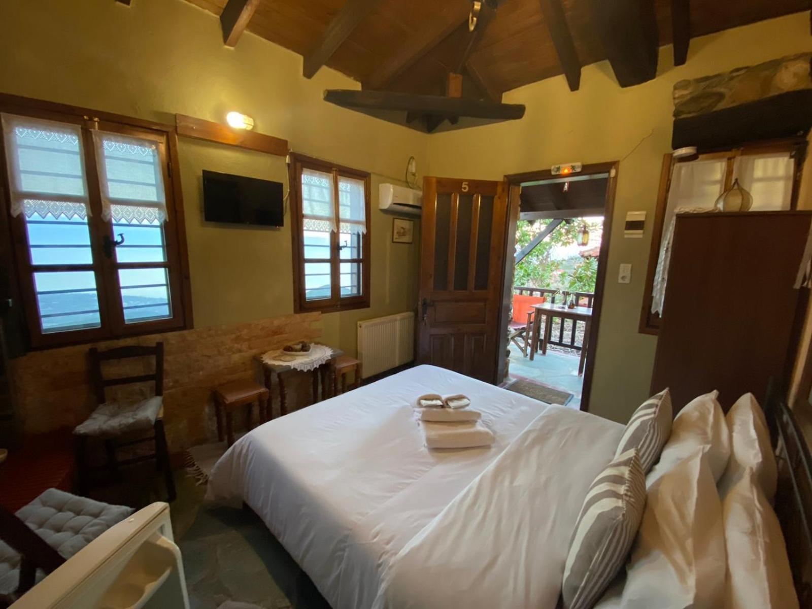 Traditional Guesthouse Erato 帕莱斯潘蒂雷蒙 外观 照片