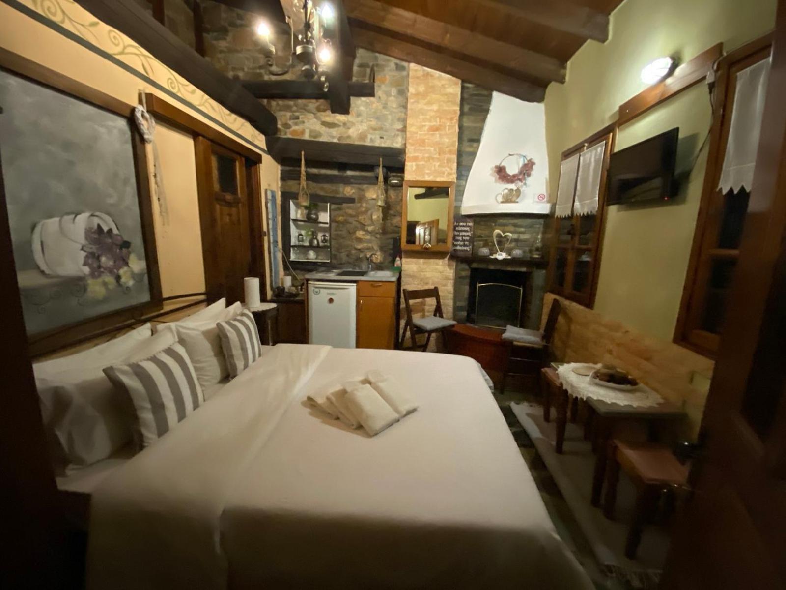 Traditional Guesthouse Erato 帕莱斯潘蒂雷蒙 外观 照片