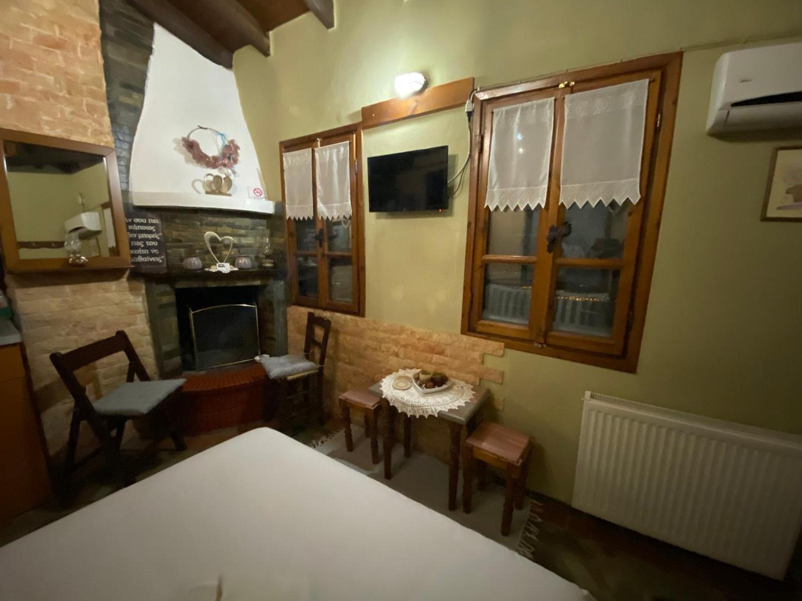 Traditional Guesthouse Erato 帕莱斯潘蒂雷蒙 外观 照片