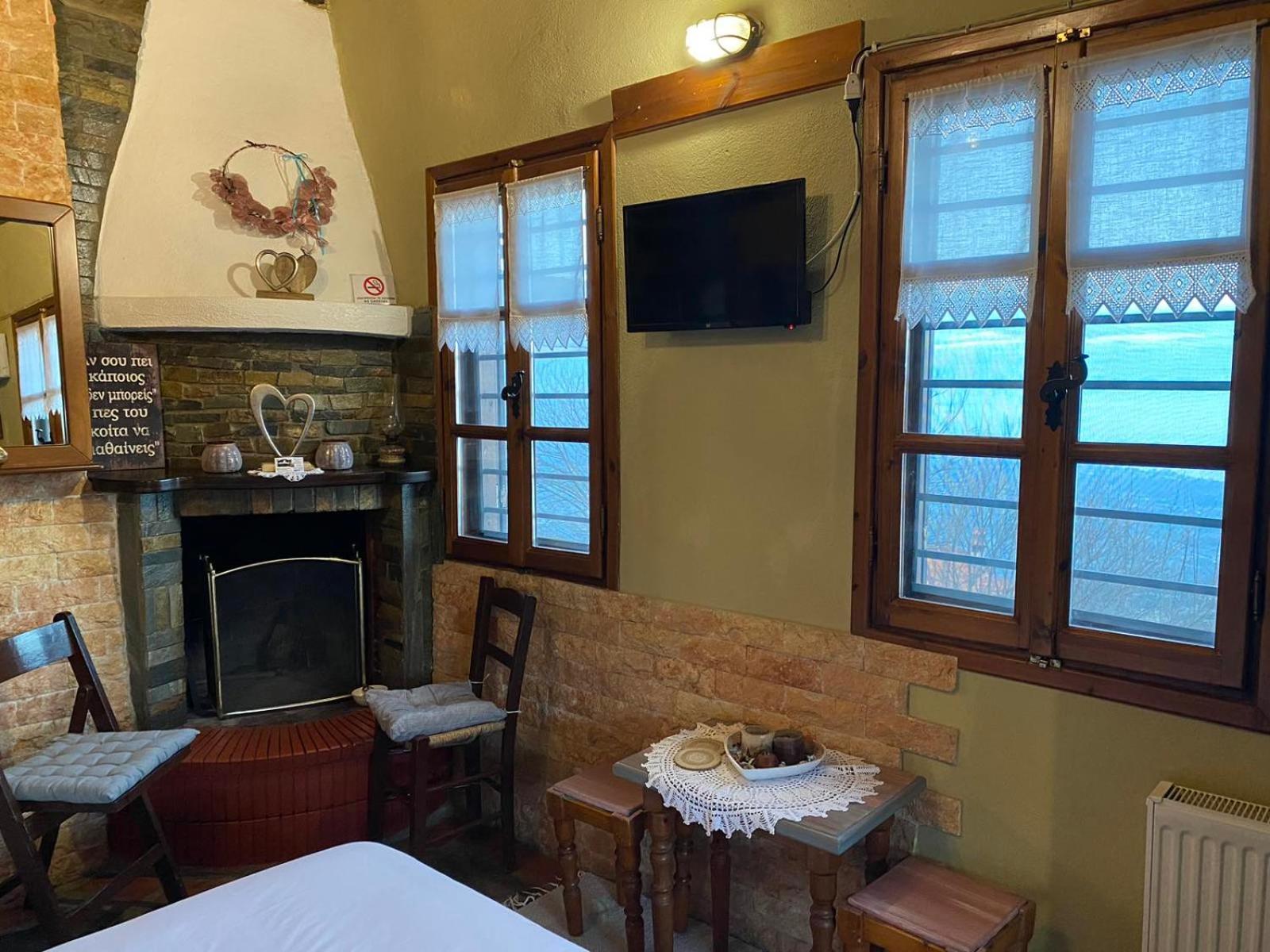 Traditional Guesthouse Erato 帕莱斯潘蒂雷蒙 外观 照片