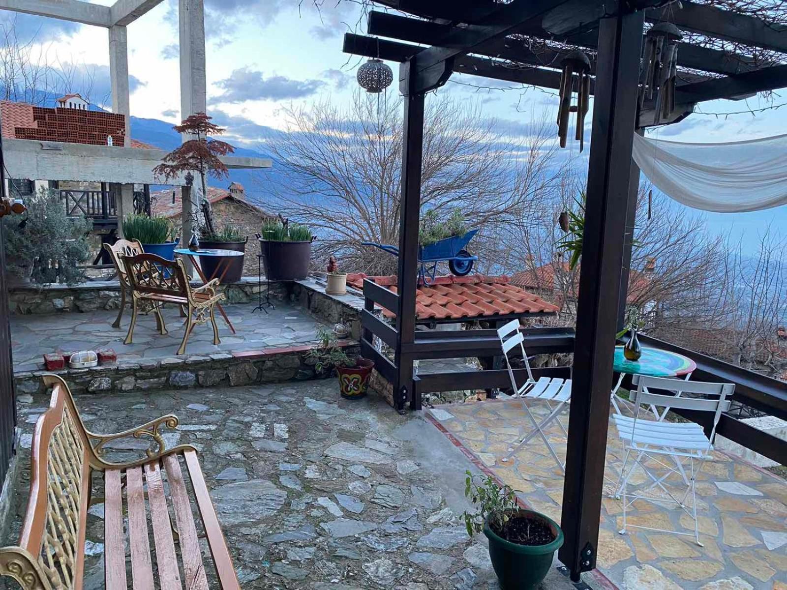 Traditional Guesthouse Erato 帕莱斯潘蒂雷蒙 外观 照片