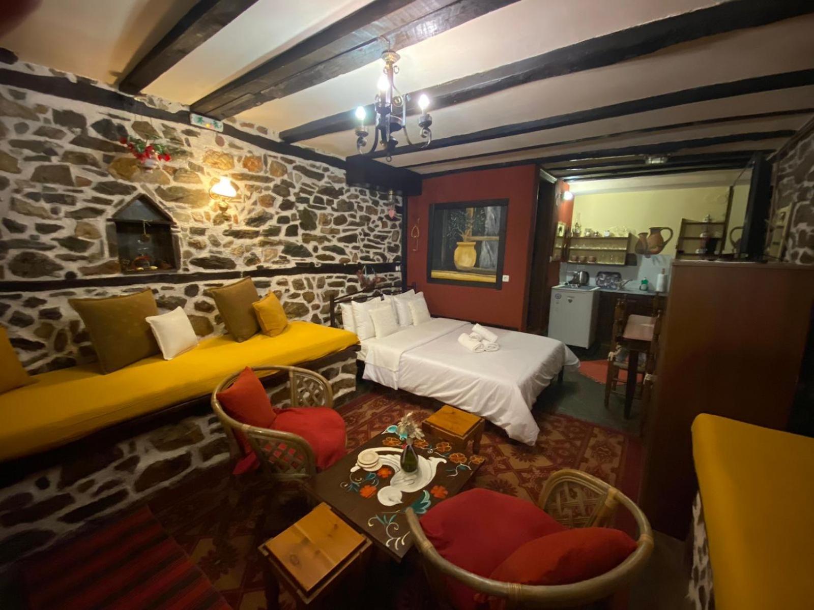 Traditional Guesthouse Erato 帕莱斯潘蒂雷蒙 外观 照片