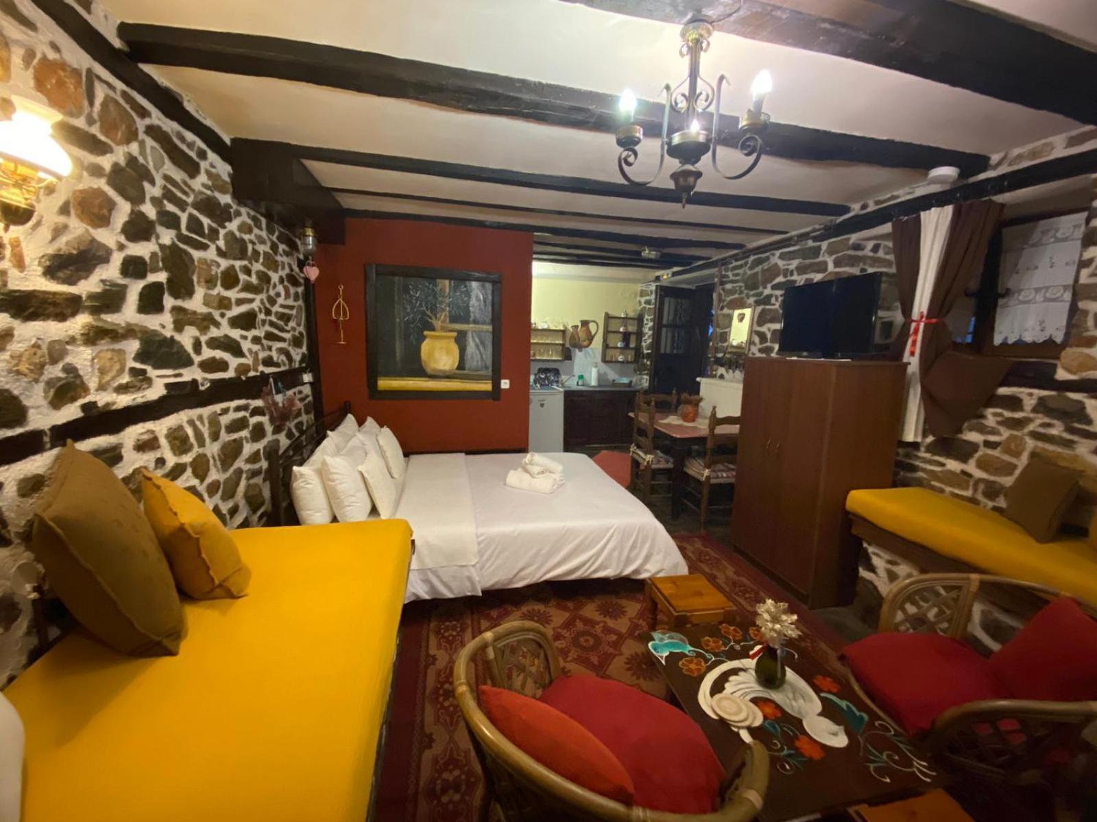 Traditional Guesthouse Erato 帕莱斯潘蒂雷蒙 外观 照片